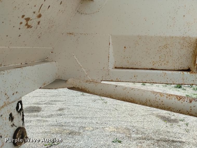 image for item DN6437 1994 Midland  bottom dump trailer