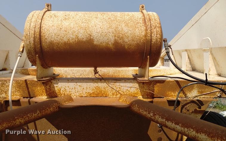 image for item DN6437 1994 Midland  bottom dump trailer