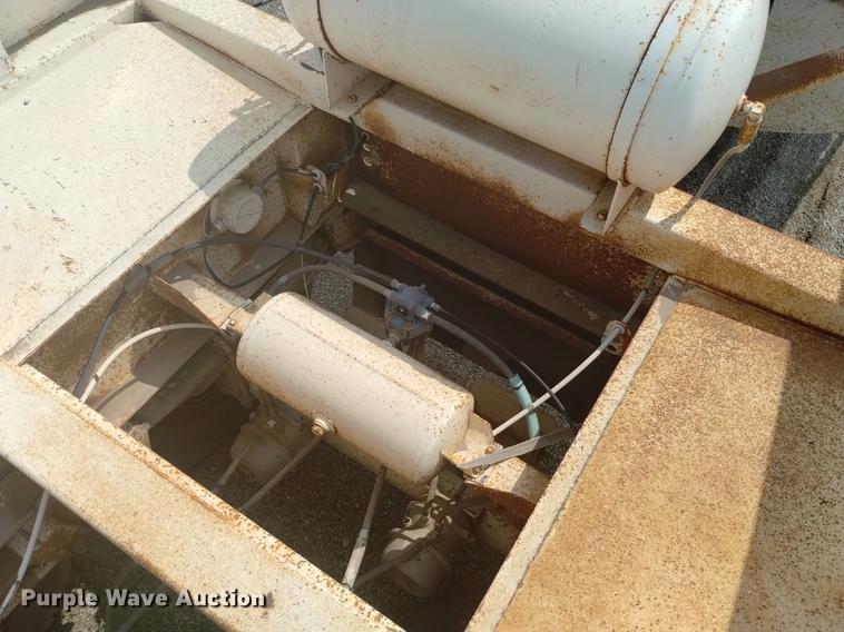 image for item DN6437 1994 Midland  bottom dump trailer