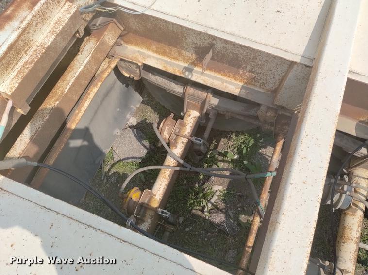 image for item DN6437 1994 Midland  bottom dump trailer