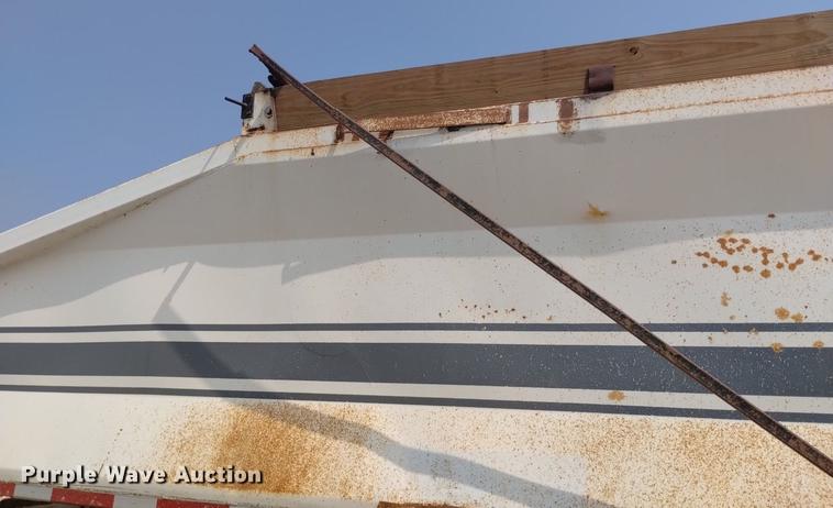 image for item DN6437 1994 Midland  bottom dump trailer