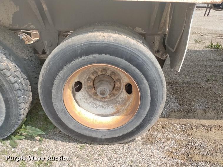 image for item DN6437 1994 Midland  bottom dump trailer