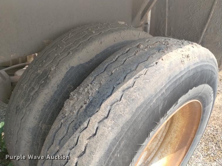 image for item DN6437 1994 Midland  bottom dump trailer