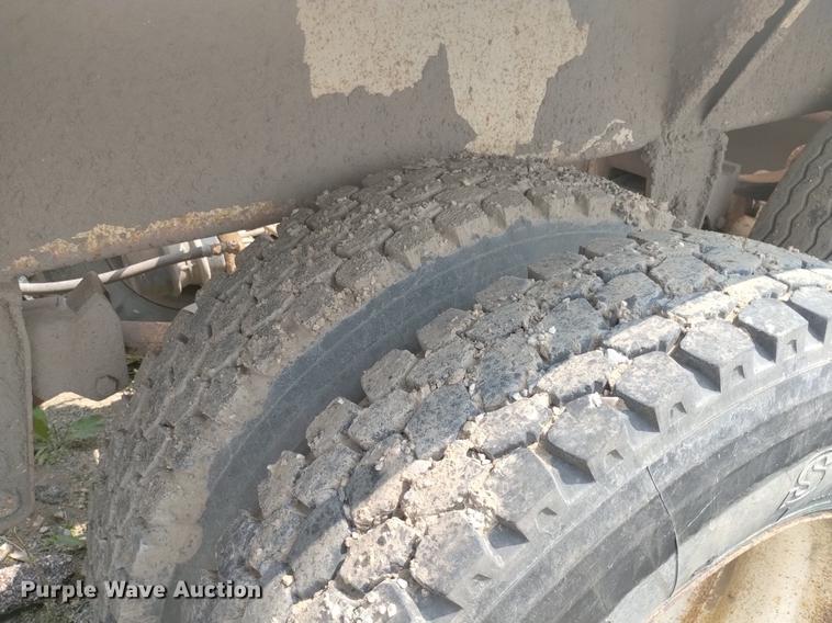 image for item DN6437 1994 Midland  bottom dump trailer