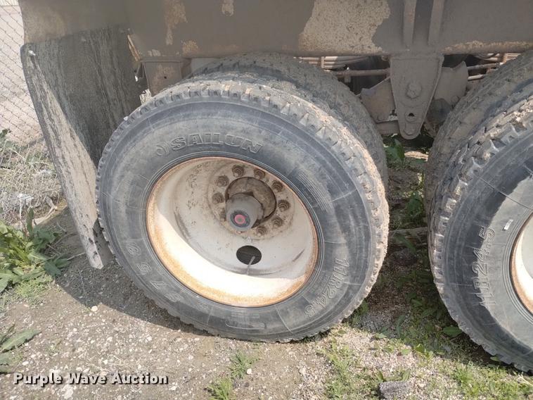 image for item DN6437 1994 Midland  bottom dump trailer
