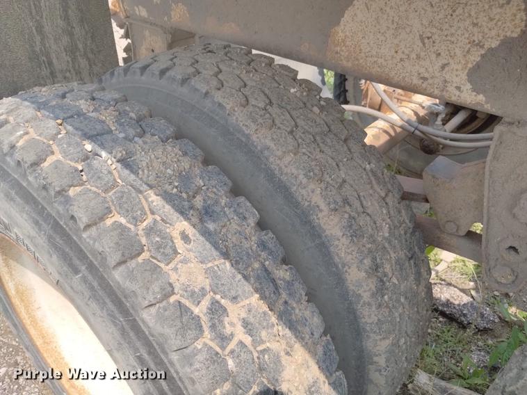 image for item DN6437 1994 Midland  bottom dump trailer