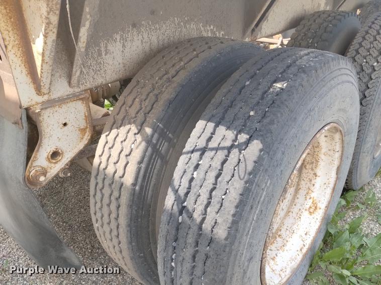 image for item DN6437 1994 Midland  bottom dump trailer