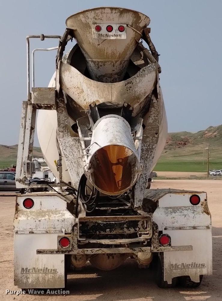 image for item DN6441 2004 Sterling LT9511  ready mix truck