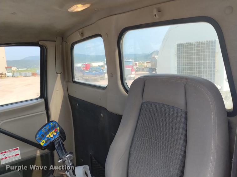 image for item DN6441 2004 Sterling LT9511  ready mix truck