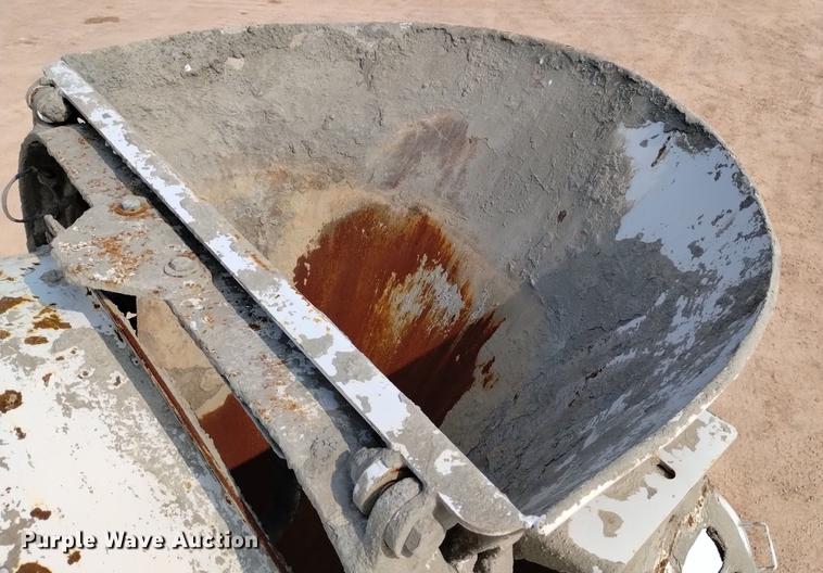 image for item DN6441 2004 Sterling LT9511  ready mix truck