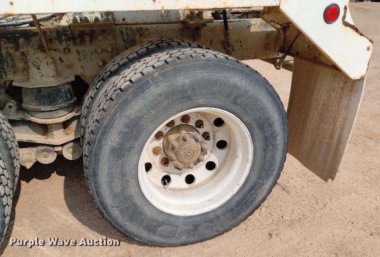 image for item DN6441 2004 Sterling LT9511  ready mix truck