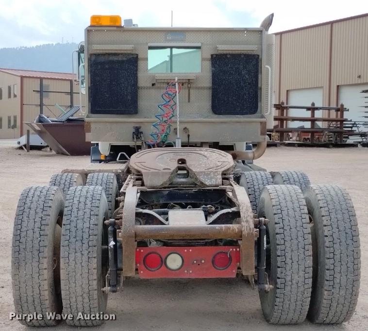 image for item DN6445 1999 Mack CH613  semi truck