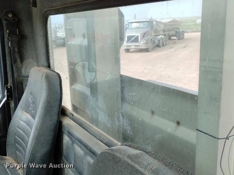 image for item DN6445 1999 Mack CH613  semi truck