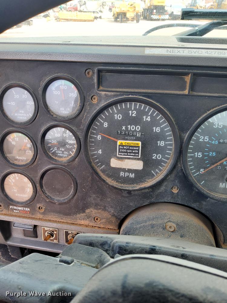 image for item DN6445 1999 Mack CH613  semi truck