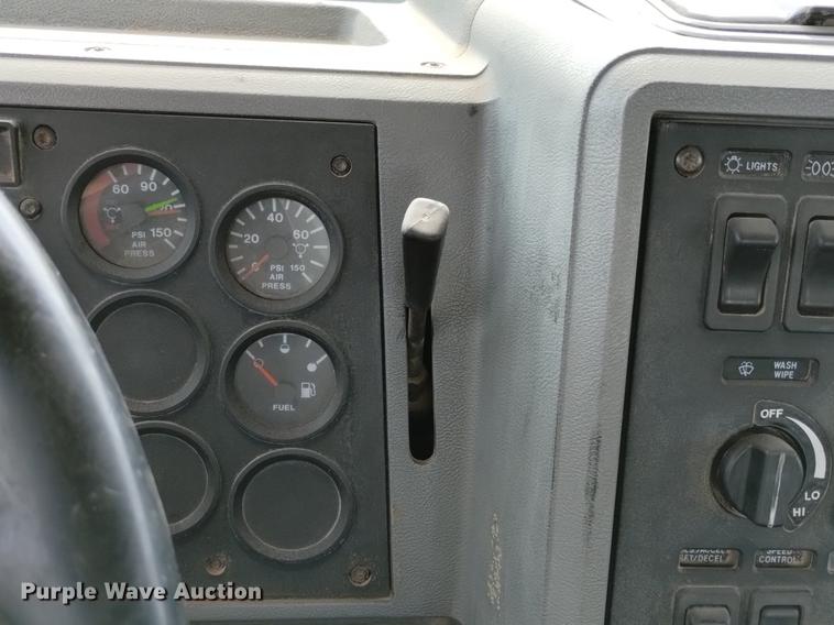 image for item DN6445 1999 Mack CH613  semi truck