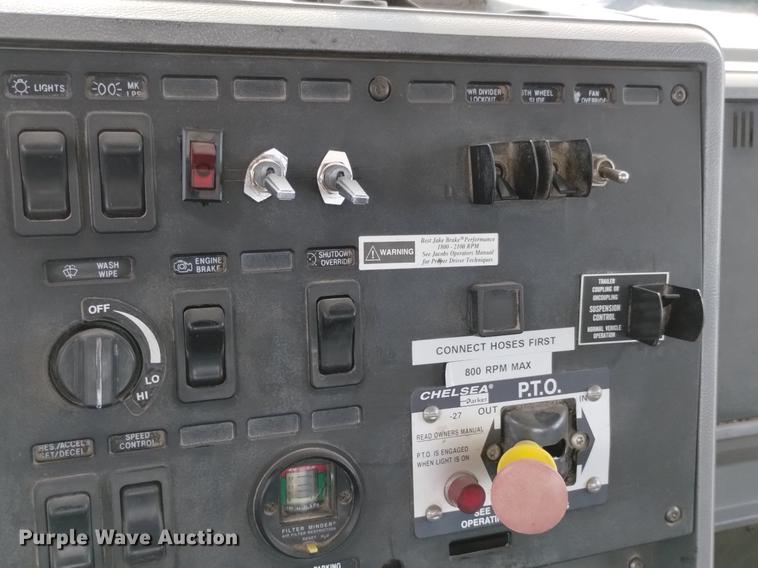 image for item DN6445 1999 Mack CH613  semi truck