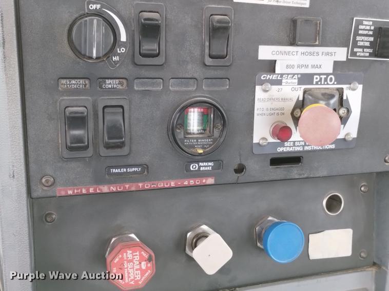 image for item DN6445 1999 Mack CH613  semi truck