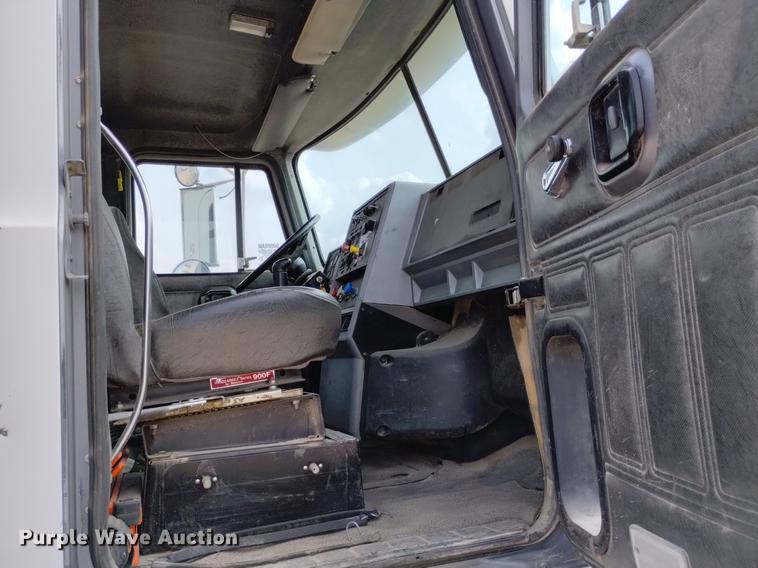 image for item DN6445 1999 Mack CH613  semi truck