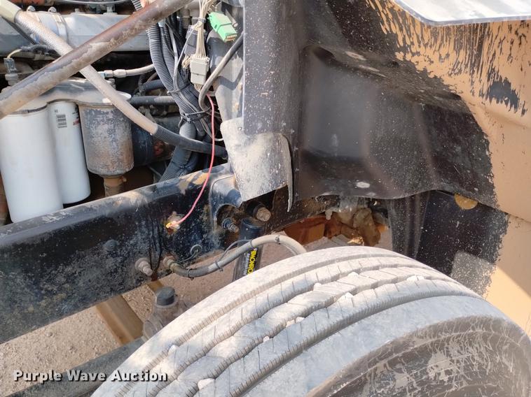 image for item DN6445 1999 Mack CH613  semi truck