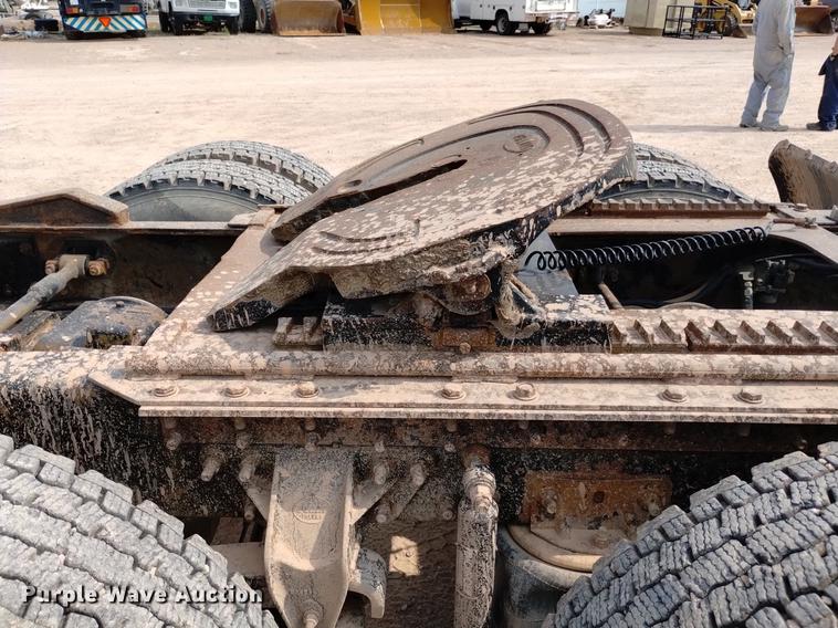 image for item DN6445 1999 Mack CH613  semi truck