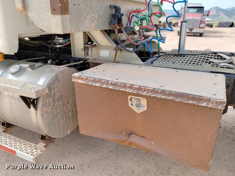 image for item DN6445 1999 Mack CH613  semi truck