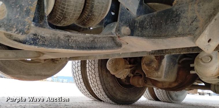 image for item DN6445 1999 Mack CH613  semi truck