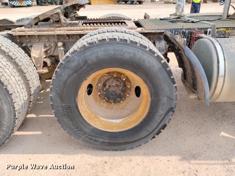 image for item DN6445 1999 Mack CH613  semi truck