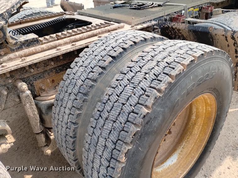 image for item DN6445 1999 Mack CH613  semi truck