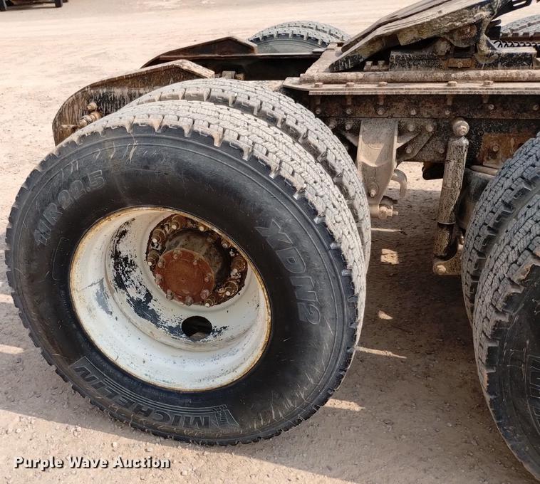 image for item DN6445 1999 Mack CH613  semi truck