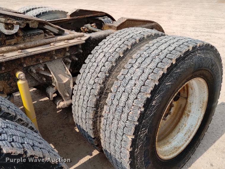 image for item DN6445 1999 Mack CH613  semi truck