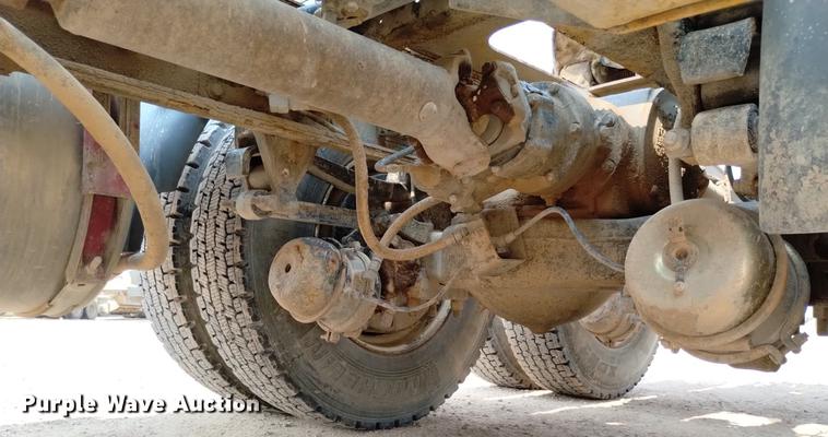 image for item DN6445 1999 Mack CH613  semi truck