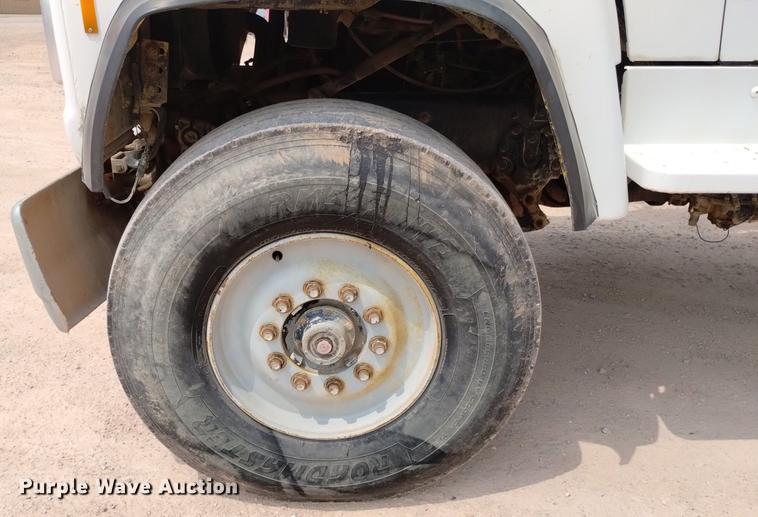 image for item DN6445 1999 Mack CH613  semi truck