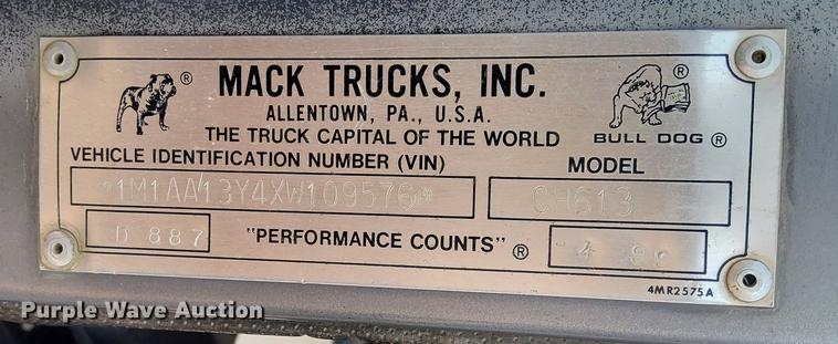 image for item DN6445 1999 Mack CH613  semi truck