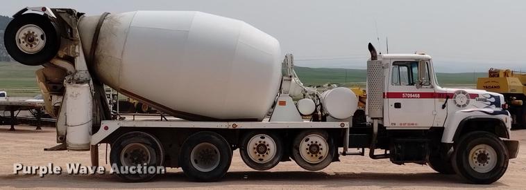 image for item DN6446 1994 Ford L9000  ready mix truck