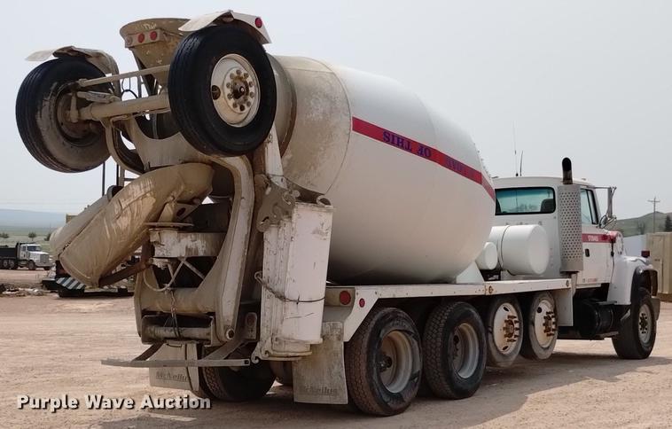 image for item DN6446 1994 Ford L9000  ready mix truck