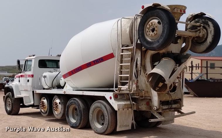 image for item DN6446 1994 Ford L9000  ready mix truck