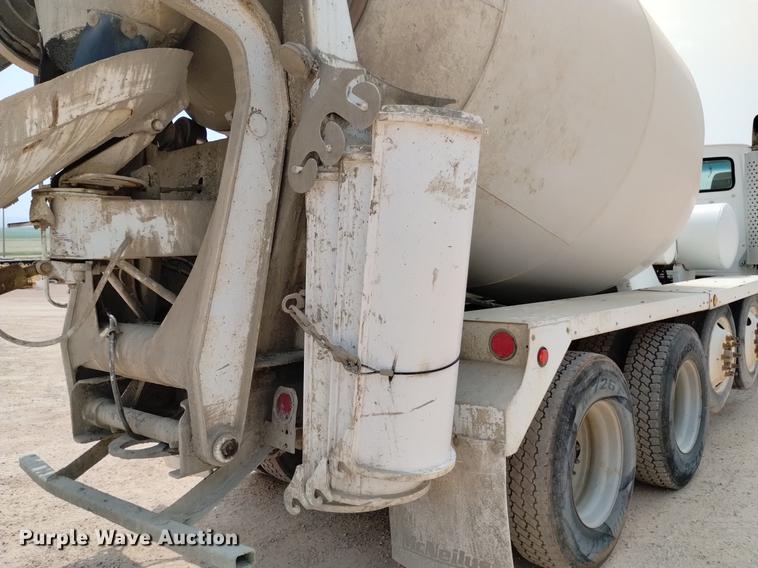 image for item DN6446 1994 Ford L9000  ready mix truck