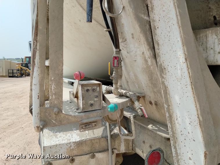 image for item DN6446 1994 Ford L9000  ready mix truck