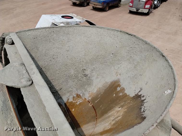 image for item DN6446 1994 Ford L9000  ready mix truck