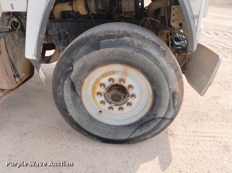 image for item DN6446 1994 Ford L9000  ready mix truck