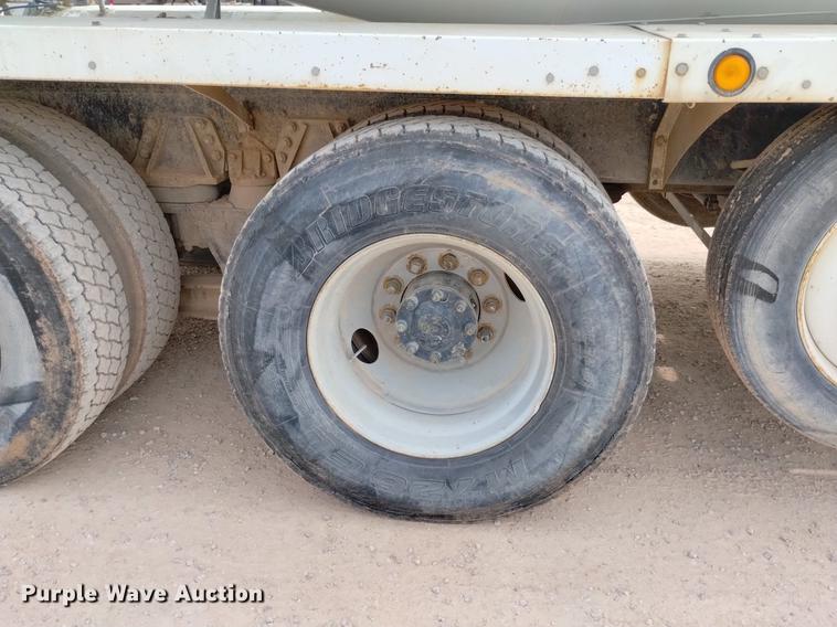 image for item DN6446 1994 Ford L9000  ready mix truck