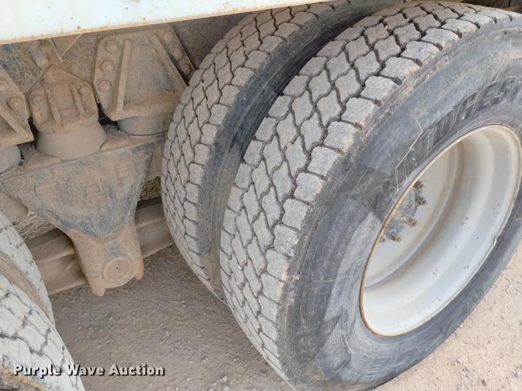 image for item DN6446 1994 Ford L9000  ready mix truck