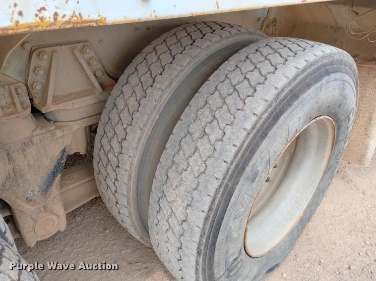 image for item DN6446 1994 Ford L9000  ready mix truck