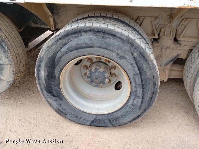 image for item DN6446 1994 Ford L9000  ready mix truck