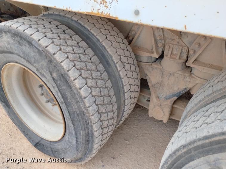 image for item DN6446 1994 Ford L9000  ready mix truck