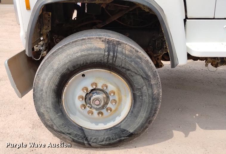image for item DN6446 1994 Ford L9000  ready mix truck