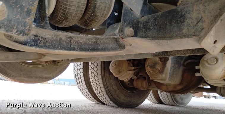 image for item DN6446 1994 Ford L9000  ready mix truck