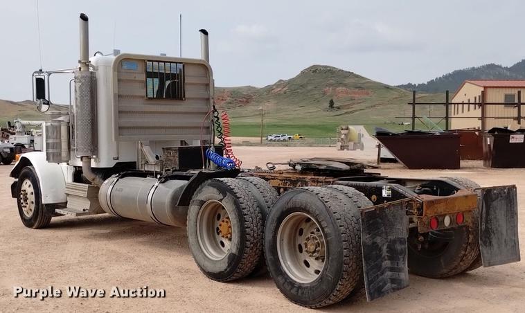 image for item DN6450 2006 Peterbilt 379  semi truck