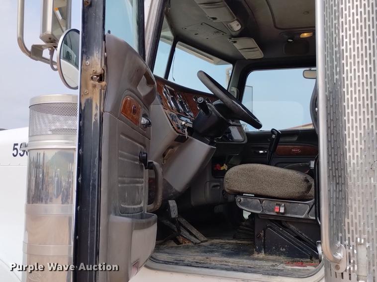 image for item DN6450 2006 Peterbilt 379  semi truck