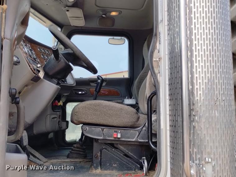 image for item DN6450 2006 Peterbilt 379  semi truck